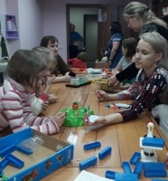 Мы игрушки выбираем, с ними дружим и играем!